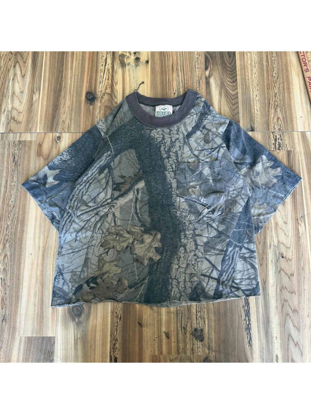 90s Realtree Camo Pocket Tee